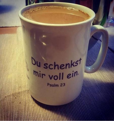 Kaffeetasse mit Text "Du schenkst mir voll ein"