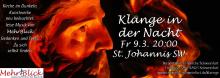 Holzskupltur Mose unter der Kanzel, rot angestrahlt