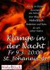 Holzskupltur Mose unter der Kanzel, rot angestrahlt